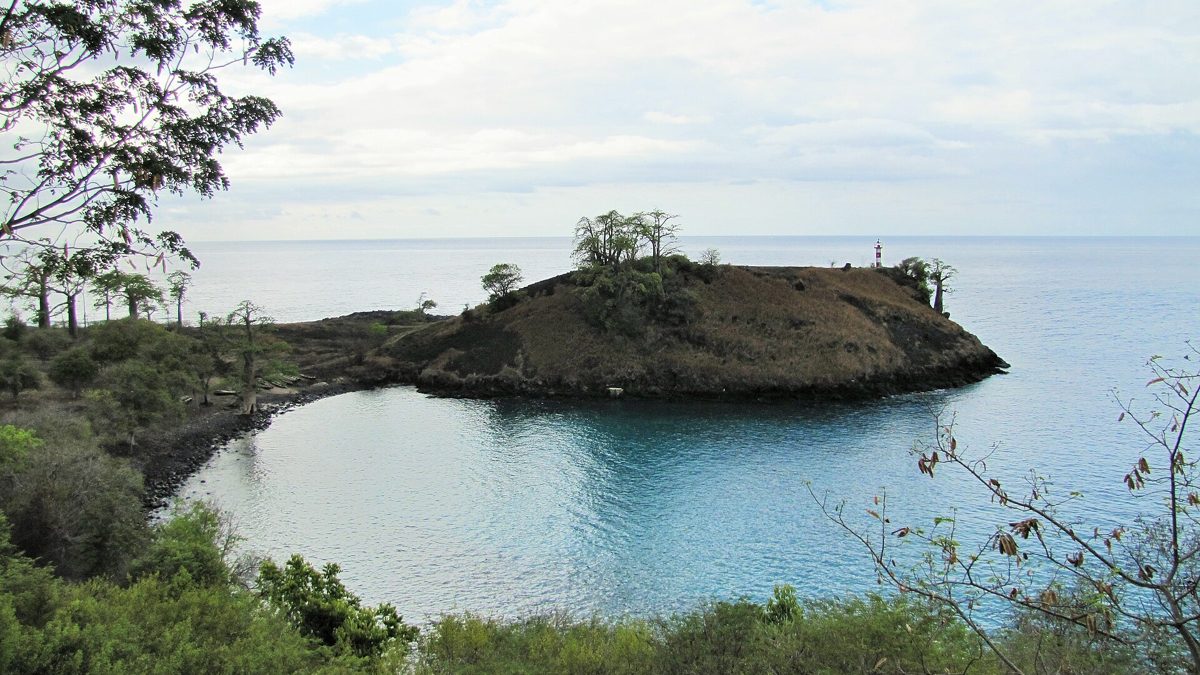 Lagoa Azul blue lagoon, S&atilde;o Tom&eacute;