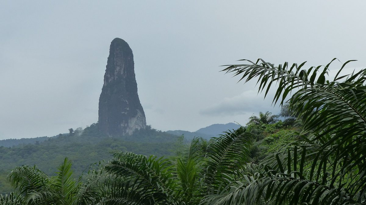 Pico C&atilde;o Grande volcanic tower